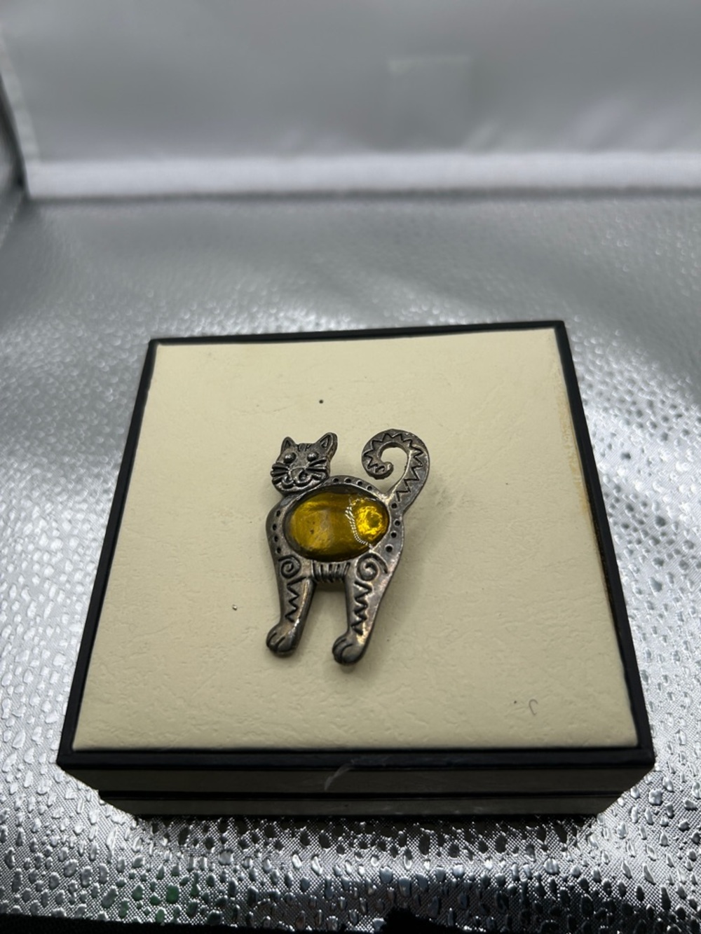 Cat brooch silver tone yellow belly cabochon etched whimsical